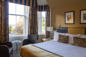 خزنة داخل الغرفة ومكتب ومكواة/لوح كي وواي فاي مجانًا