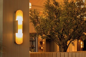 6 restaurantes, se sirve almuerzo 