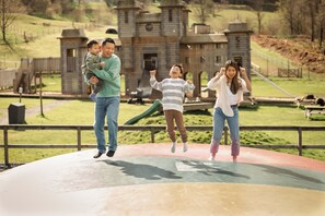 Área de juegos infantiles al aire libre