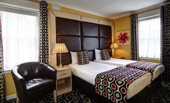 Safe på rommet, skrivebord, strykejern/-brett og wi-fi (inkludert)