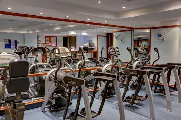 A gym with multiple treadmills, mirrors, and exercise equipment. - Best Western Queens Hotel (Perth)