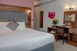 Executive Room, 1 King Bed | Desk, iron/ironing board, free WiFi, bed sheets