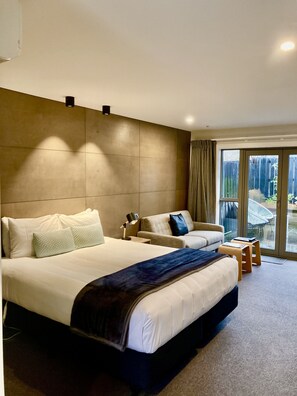 Deluxe Studio | Iron/ironing board, cots/infant beds, free WiFi, bed sheets