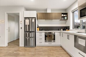 デラックス アパートメント 2 ベッドルーム | 専用キッチン | 電子レンジ、電気ポット、トースター