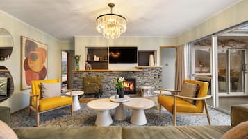 Mountain View Manor | Living area