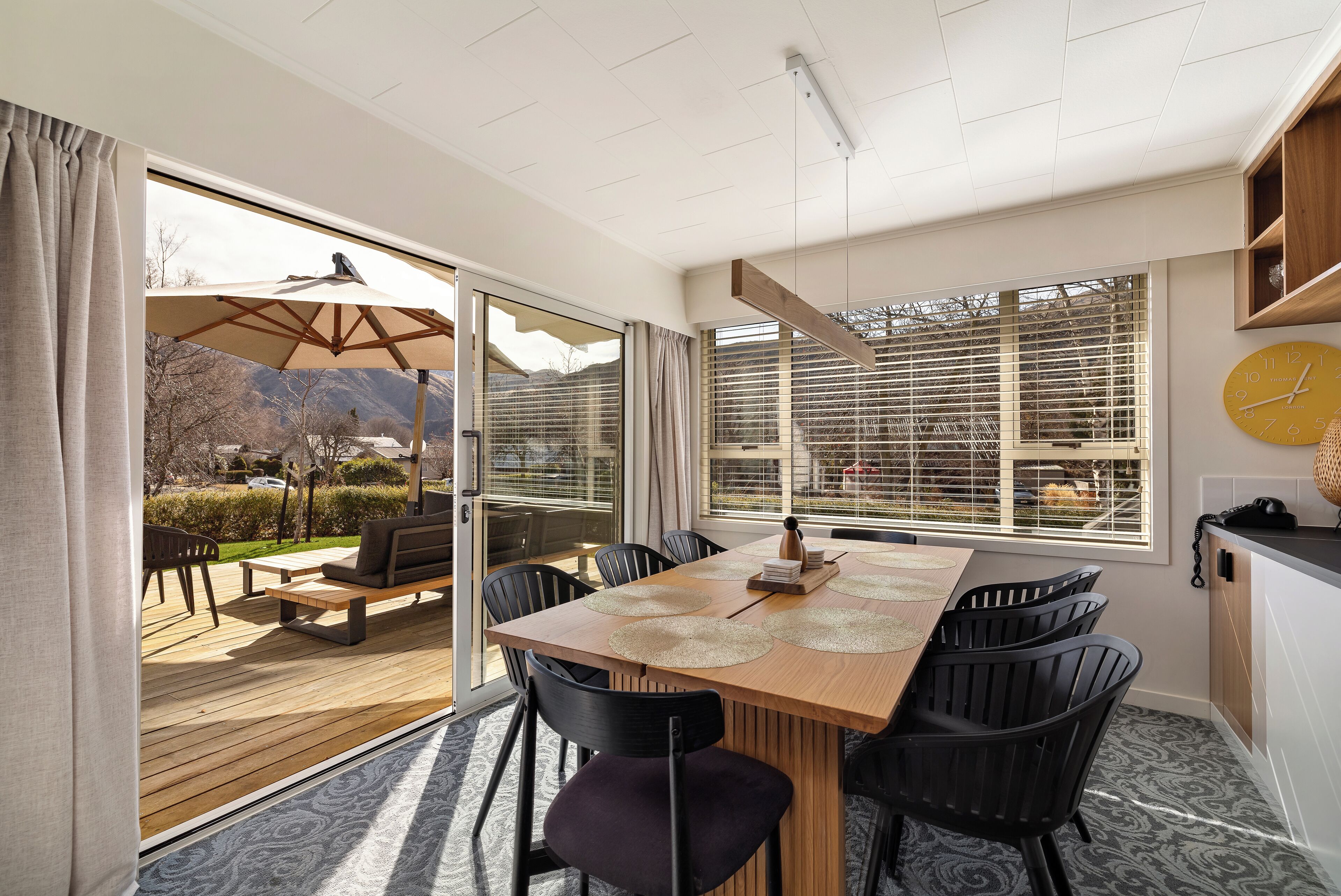 Mountain View Manor | Courtyard view