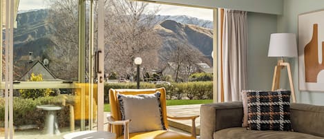 Maison, vue montagne | Vue sur le jardin