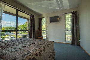 Double Room, 1 Bedroom | In-room safe, blackout drapes, soundproofing, iron/ironing board