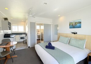 Studio | Hypo-allergenic bedding, in-room safe, iron/ironing board