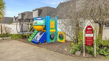 Children’s play area – outdoor