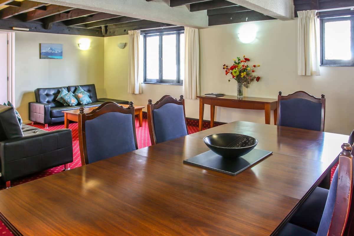 Lodge (4 Queen & 4 Single Beds) | 1 bedroom, desk, iron/ironing board, free WiFi