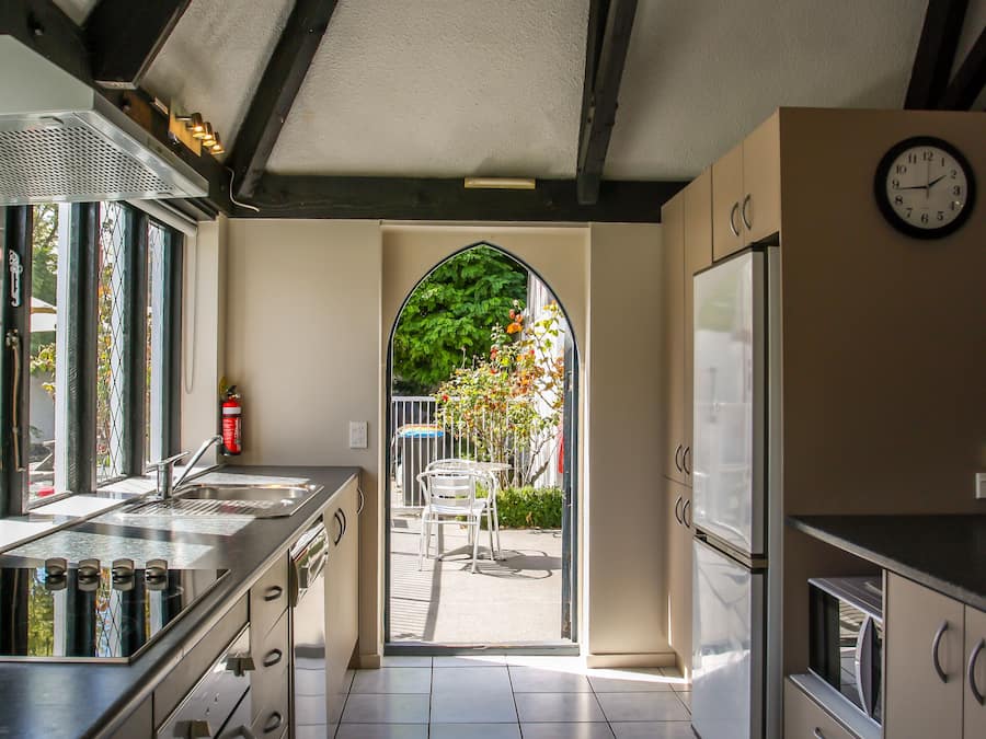 Apartamento, 4 quartos | Cozinha privada | Geladeira, micro-ondas, cooktop, chaleira elétrica