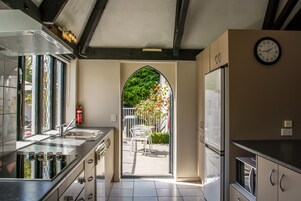 Apartemen, 4 kamar tidur | Dapur pribadi | Lemari es, microwave, kompor, dan ketel listrik