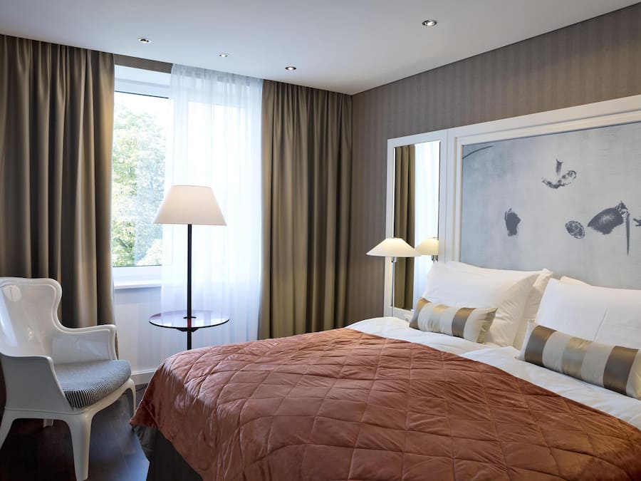 Classic Room, 1 Double Bed | Premium bedding, down comforters, pillowtop beds, minibar