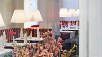 Café da manhã com buffet grátis todos os dias