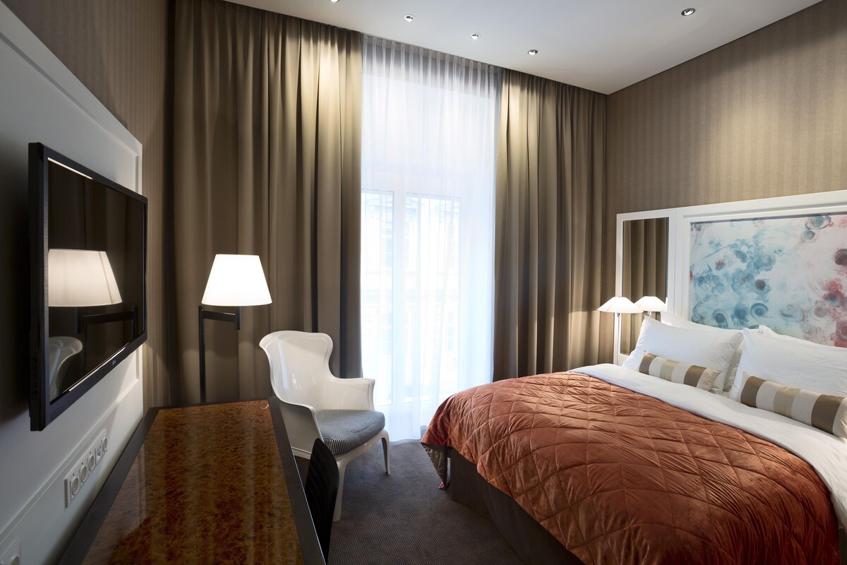 Classic Room, 1 Double Bed | Premium bedding, down comforters, pillowtop beds, minibar