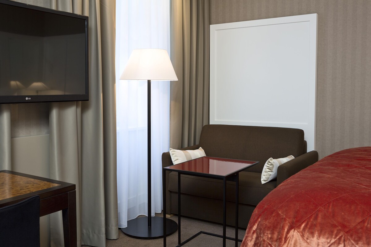 Comfort Room, 1 Double Bed, Refrigerator | Premium bedding, down comforters, pillowtop beds, minibar