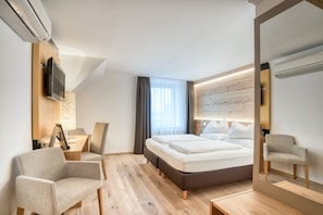Hypo-allergenic bedding, in-room safe, desk, laptop workspace - Hotel Leipziger Hof (Innsbruck)