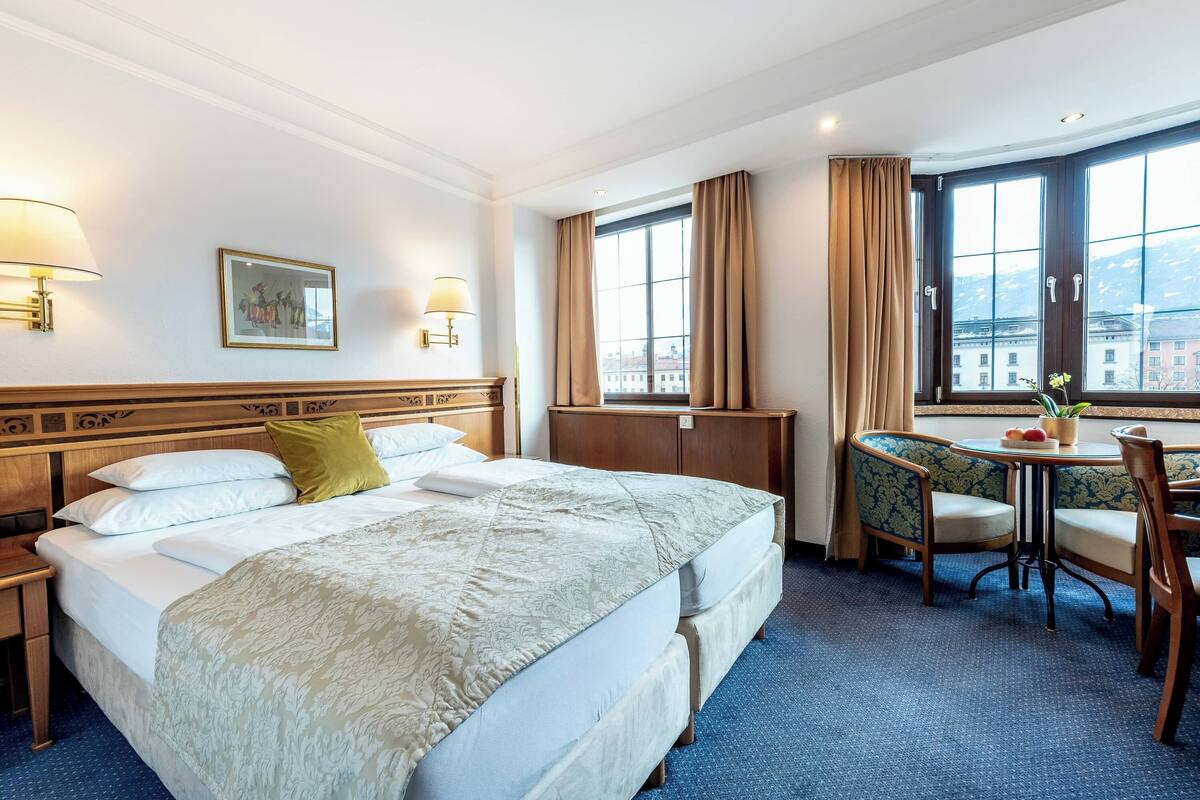 Hypo-allergenic bedding available, in-room safe, desk, laptop workspace