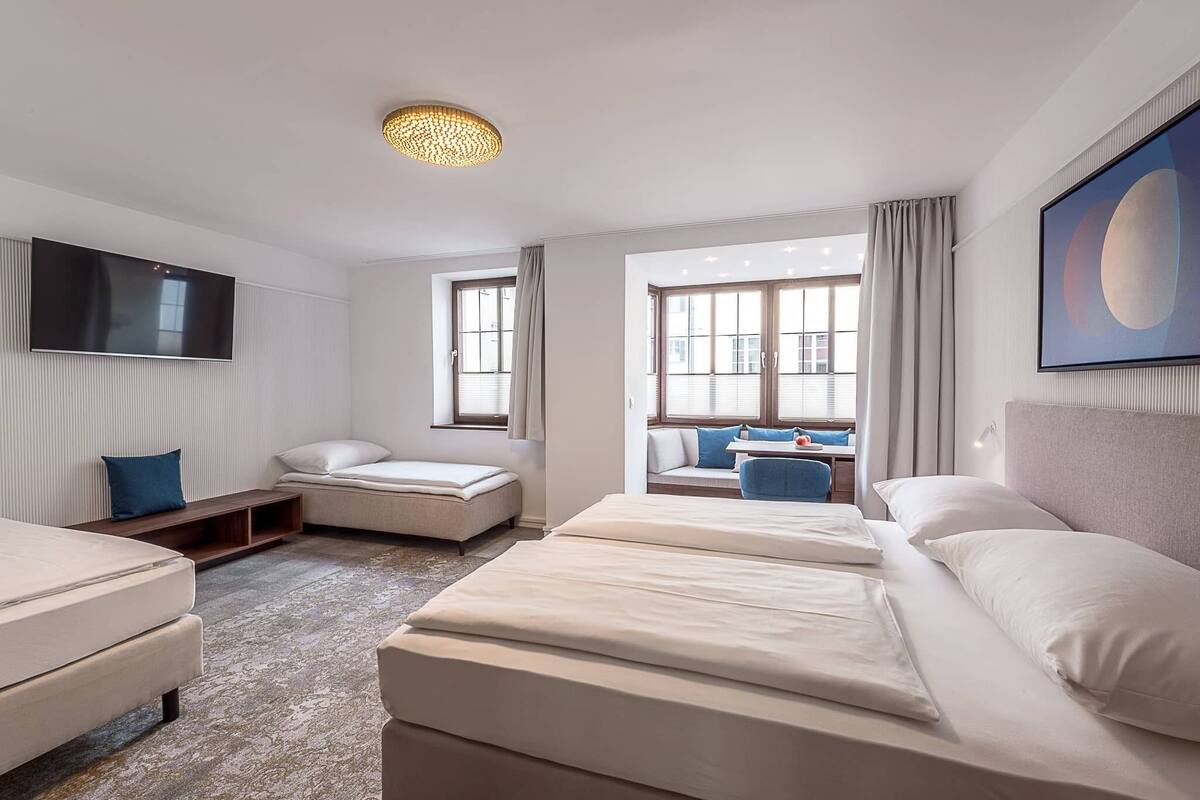 family room | hypo-allergenic bedding, in-room safe, individually furnished, desk