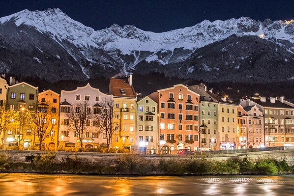 Front of property - evening/night - Hotel Mondschein (Innsbruck)