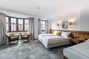 Double Room river view LARGE | Hypo-allergenic bedding, in-room safe, individually furnished, desk