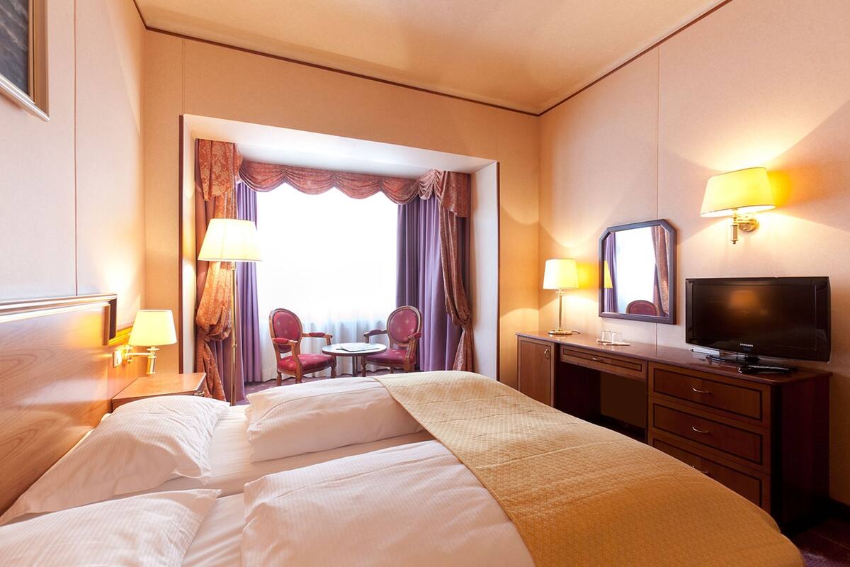 Superior Double Room | In-room safe, desk, blackout drapes, soundproofing
