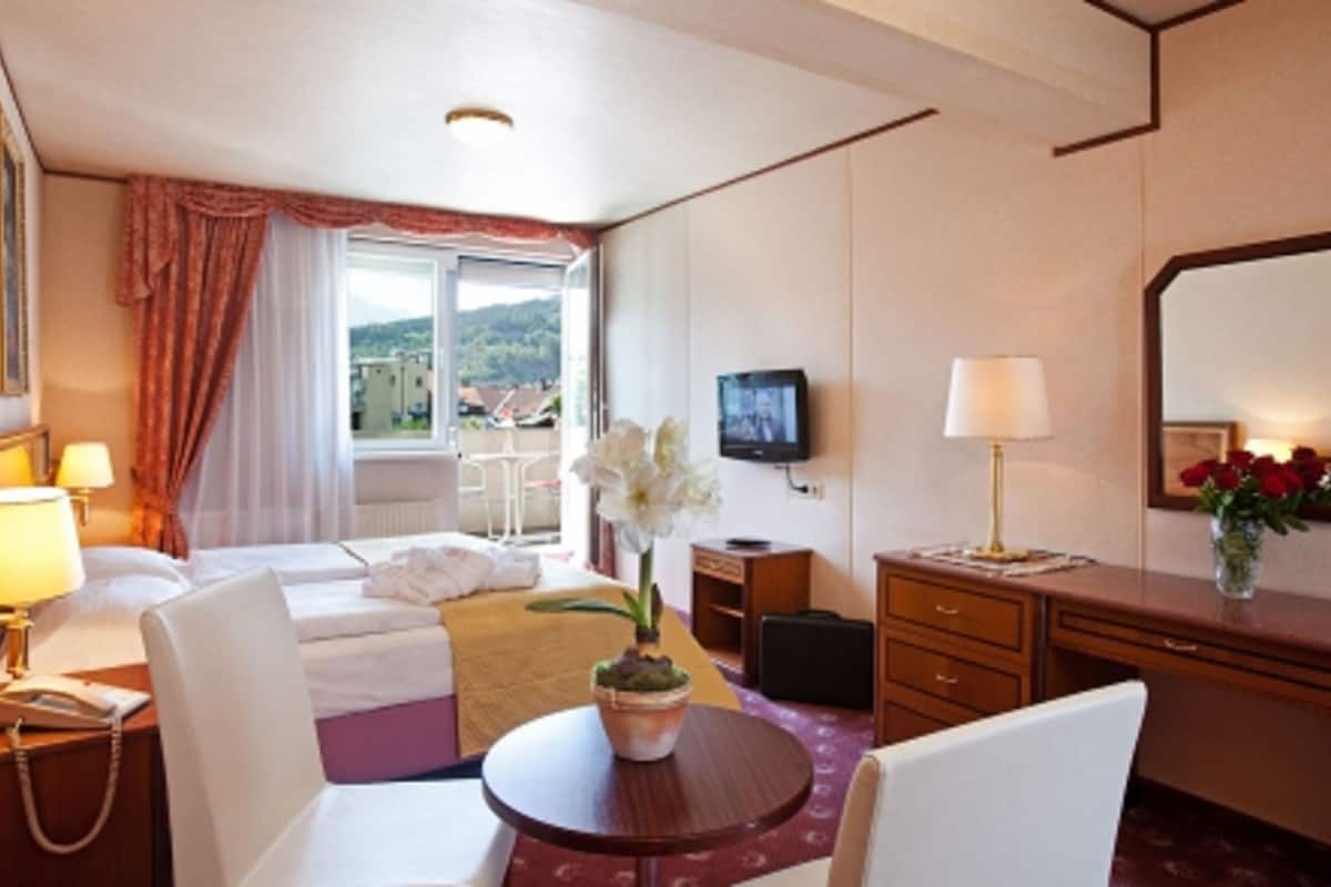 Business Double Room | In-room safe, desk, blackout drapes, soundproofing