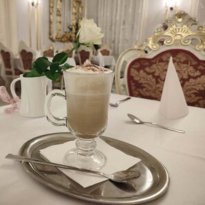Daily cooked-to-order breakfast for a fee - Pannonia Hotel (Sopron)