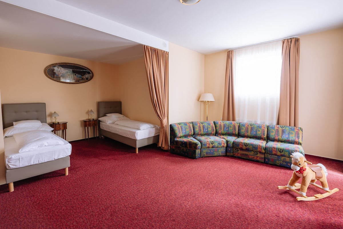 Suite familiare | 1 camera, Wi-Fi gratuito, lenzuola