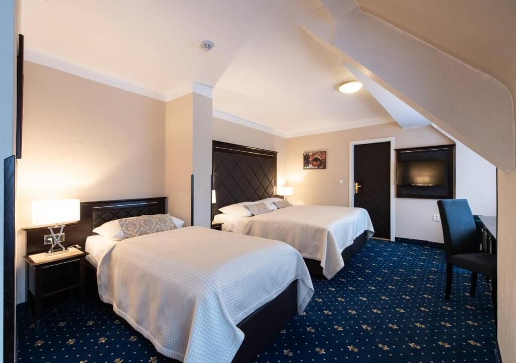 hypo-allergenic bedding, minibar, in-room safe, desk