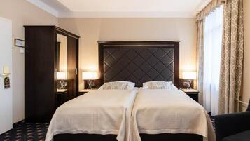 Hypo-allergenic bedding, minibar, in-room safe, desk