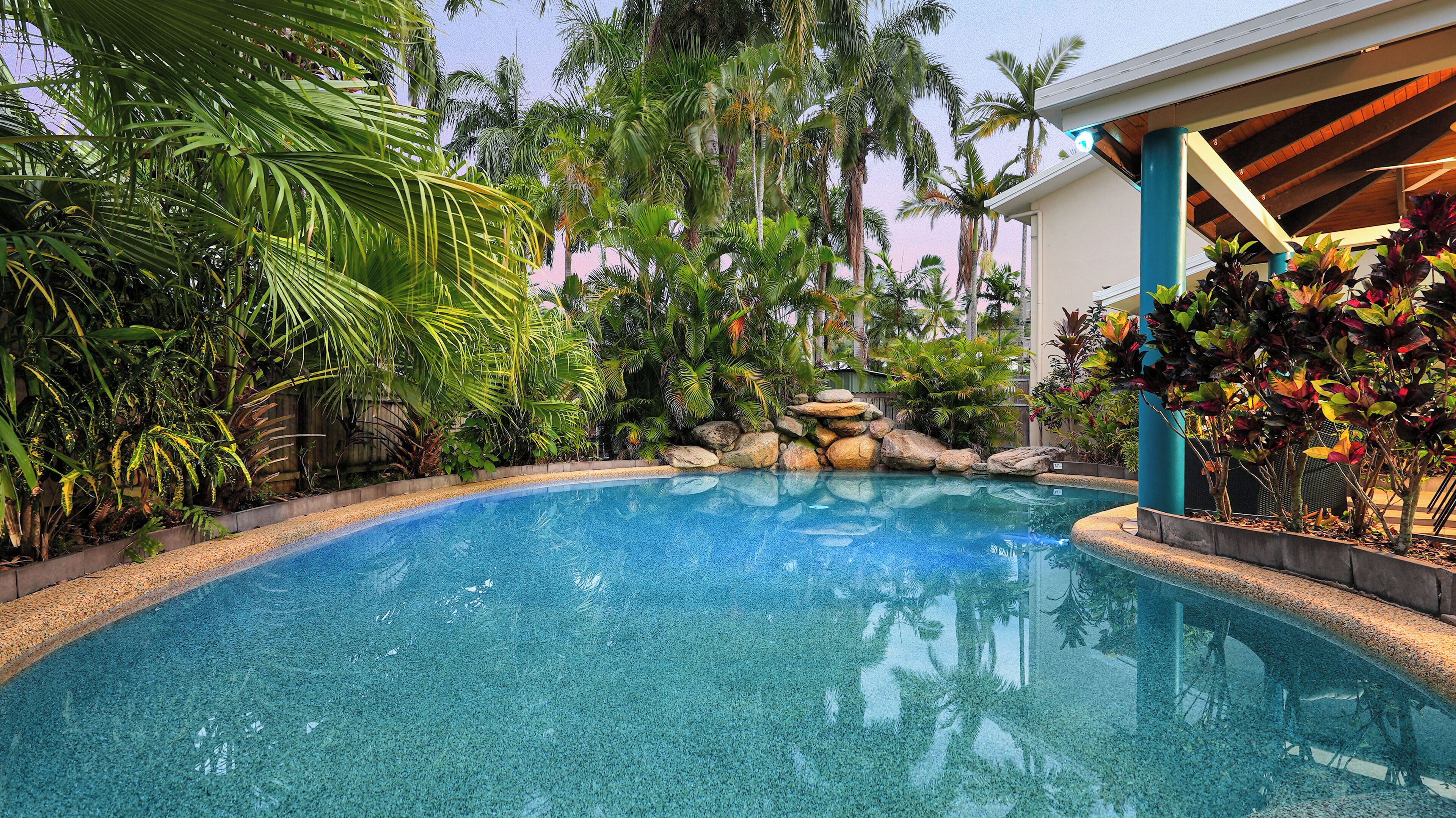 Hồ bơi ngoài trời 