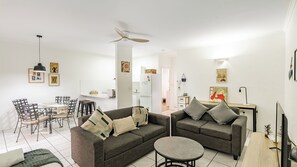 패밀리 스위트, 침실 1개 | 각각 다른 스타일의 인테리어, 각각 다르게 가구 비치, 노트북 작업 공간, 암막 커튼