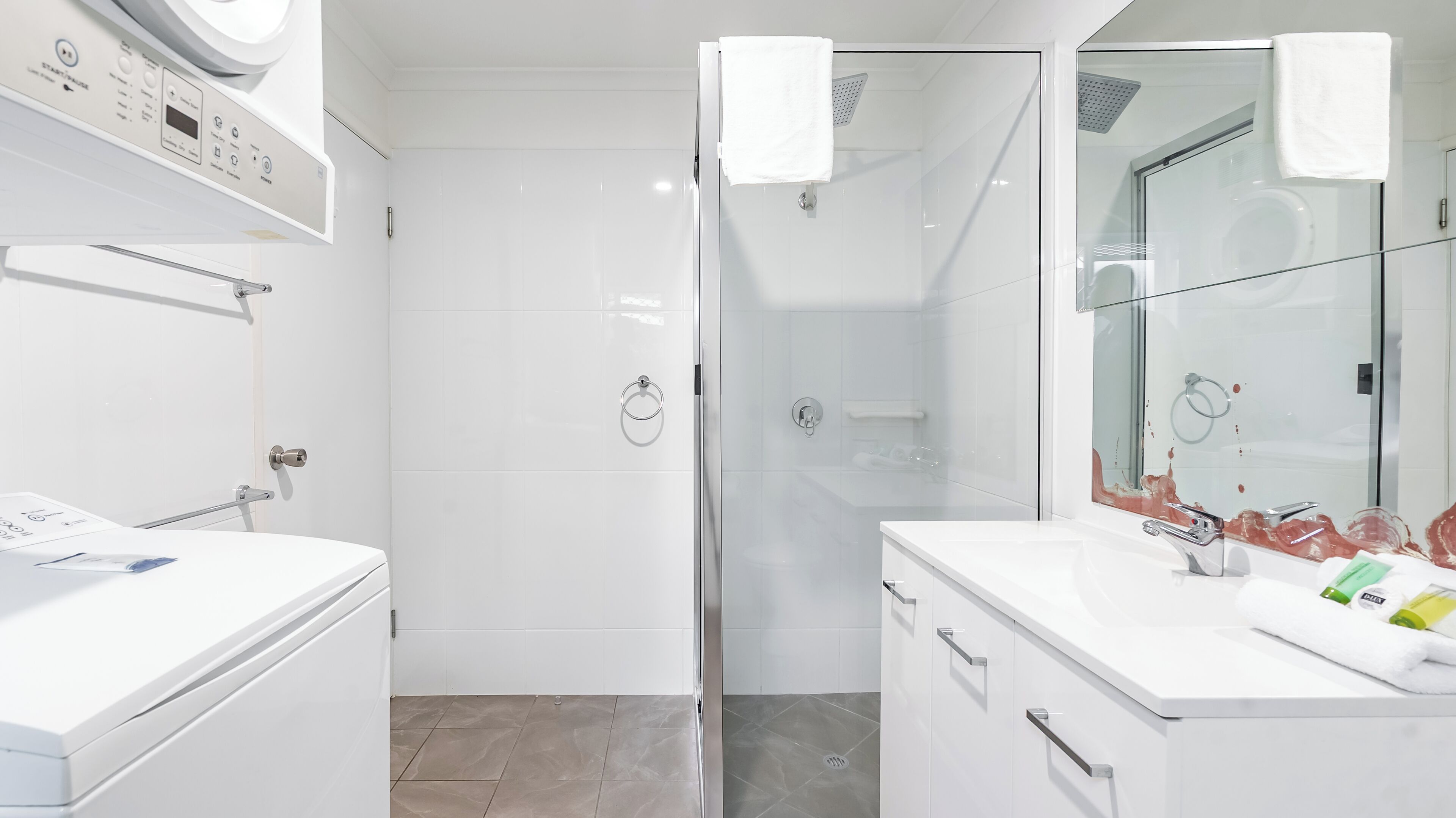 Family Suite, 1 Bedroom | Bathroom | Shower, free toiletries, hair dryer, towels