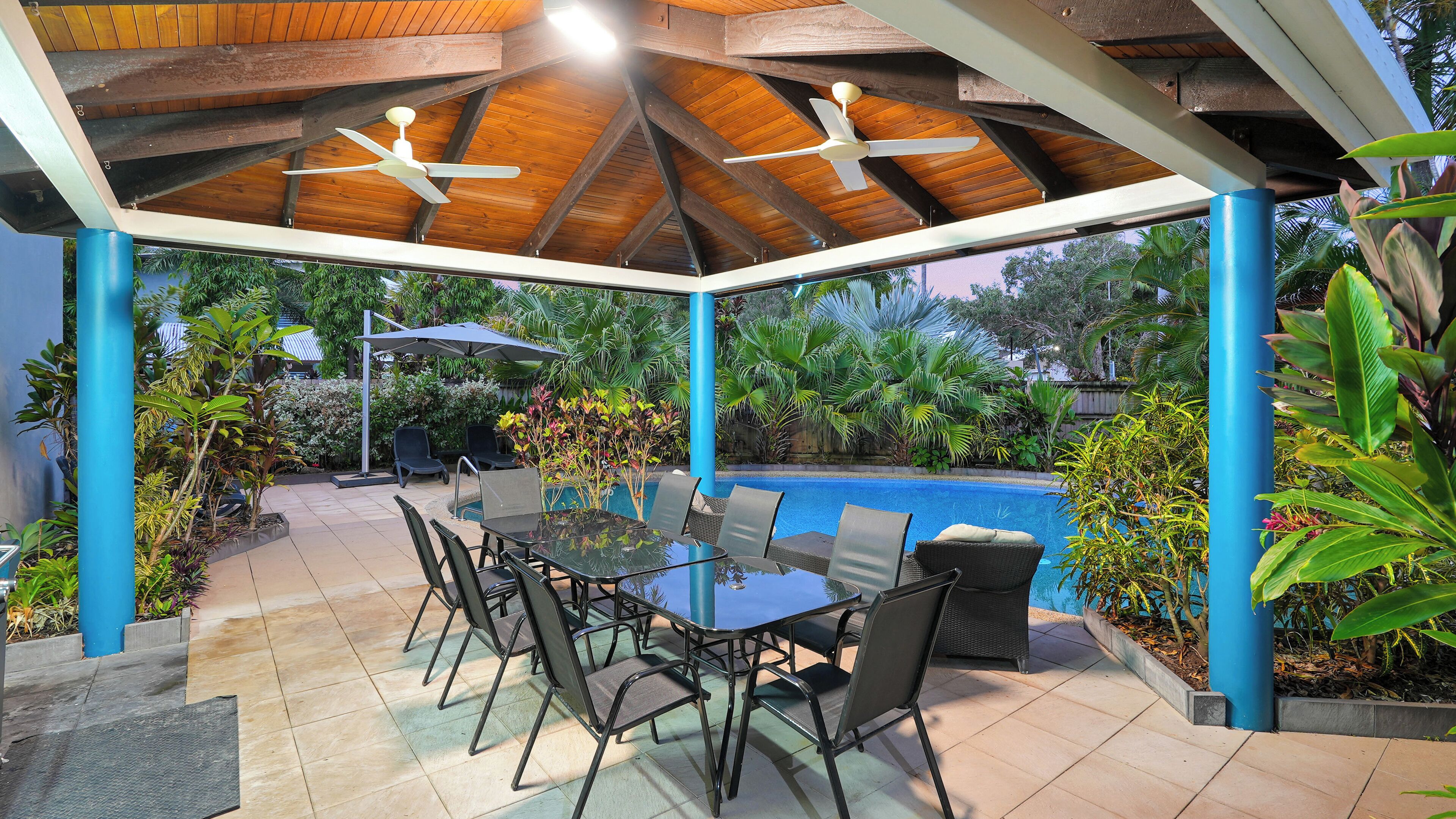 Khu ẩm thực ngoài trời