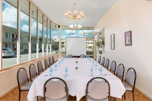 Meeting facility - Central Motel & Apartments, Signature (Queanbeyan)