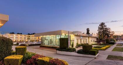 Central Motel & Apartments, Signature