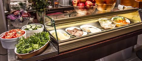 Free daily buffet breakfast