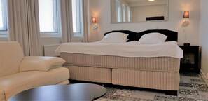 Habitación estándar, 1 cama King size, para no fumadores, sauna | Ropa de cama hipoalergénica, minibar y escritorio