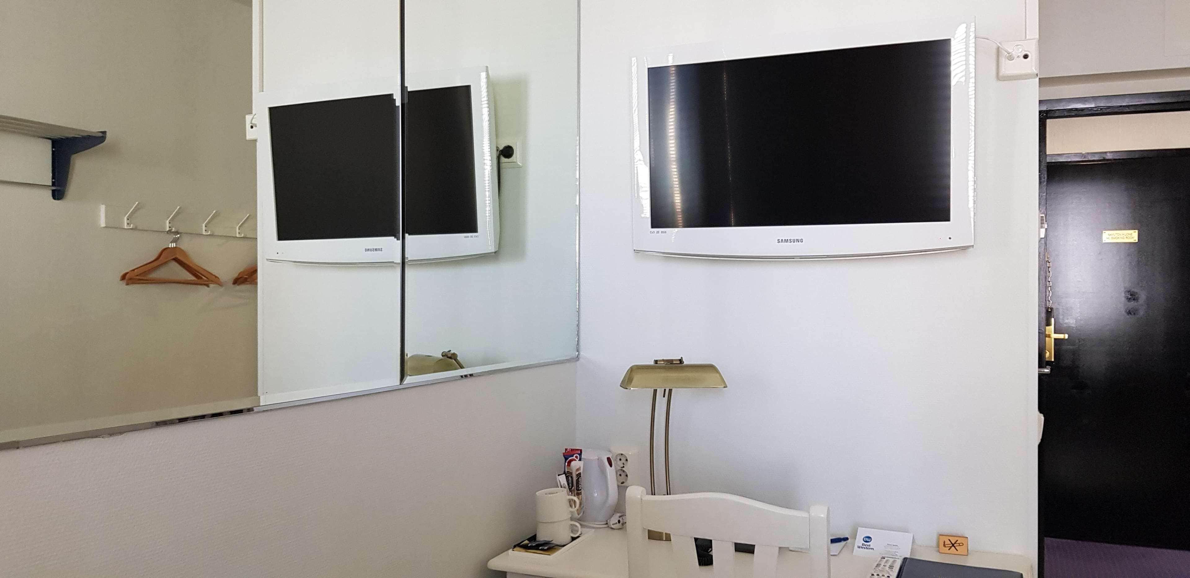 economy room, 2 single beds, non smoking | room amenity