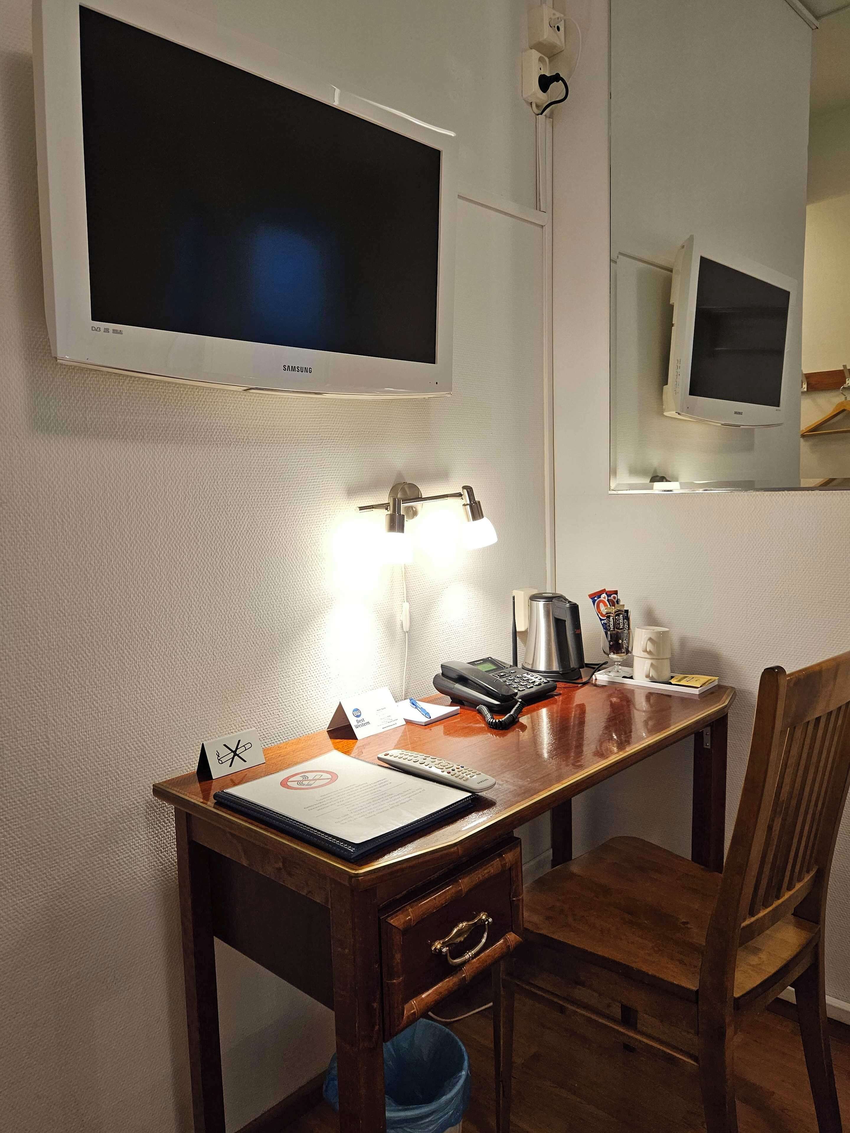 economy room, 2 single beds, non smoking | room amenity