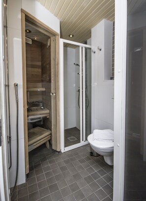 Shower, free toiletries, hair dryer, bidet - Best Western Hotel Apollo (Oulu)
