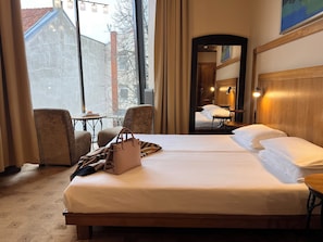 Suite, 1 King Bed | Minibar, in-room safe, desk, soundproofing