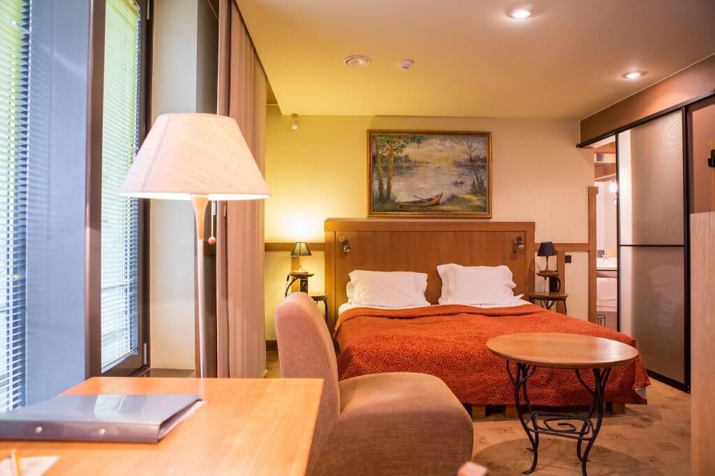 Minibar, in-room safe, desk, soundproofing
