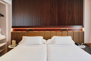 Standard Room | Minibar, in-room safe, soundproofing, iron/ironing board