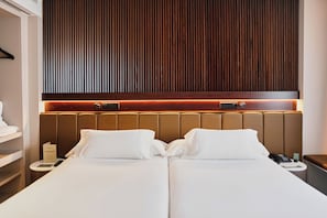 Standard Room | Minibar, in-room safe, soundproofing, iron/ironing board