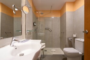 Twin Room (with extra bed) | Bathroom
