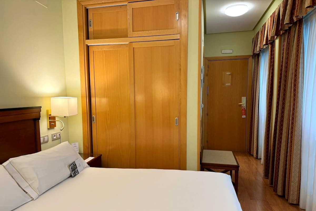 Classic-Einzelzimmer | Minibar, Zimmersafe, schallisolierte Zimmer, Bügeleisen/Bügelbrett