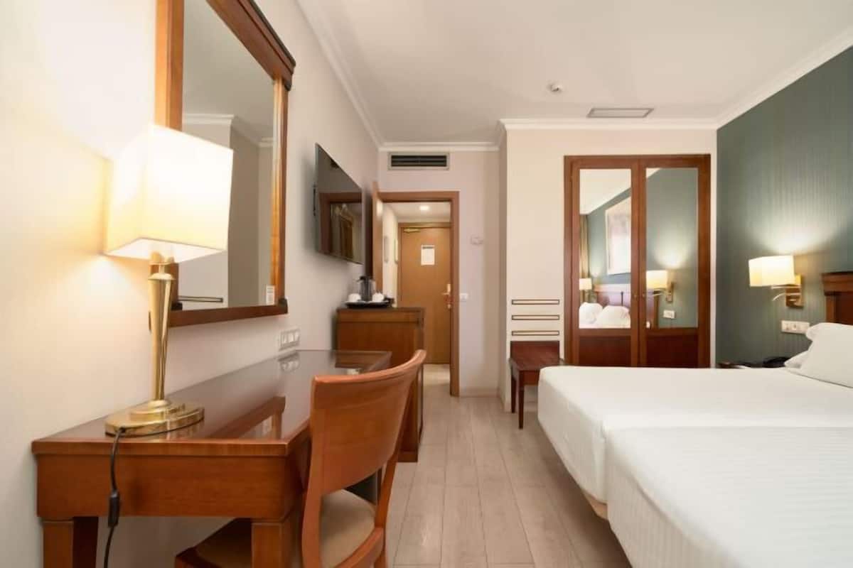 Minibar, in-room safe, soundproofing, iron/ironing board